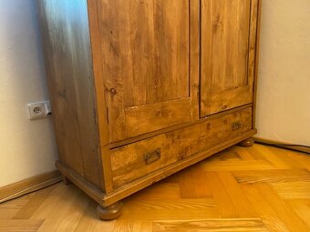 Dřevěná skříň. - 3