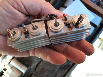 Staré elektro ( elektronické) součástky č.6 , č.7 , č.8 - 3