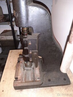 Vřetenový lis - 3