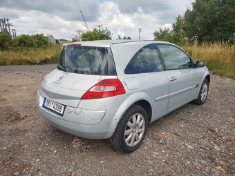 Renault Megane 1,6 i . 3dv - 3