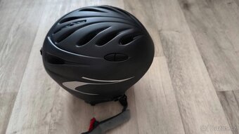 Dětská lyžařská přilba v dobrém stavu - 3