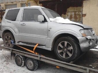 Mitsubishi Pajero 3, r.v. 00-06, třídvéřové - náhradní díly - 3