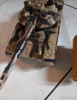RC TANK 1:24 - 3