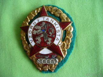 CSR velky vojensky odznak VZORNY TANKISTA-60.-ta leta. - 3