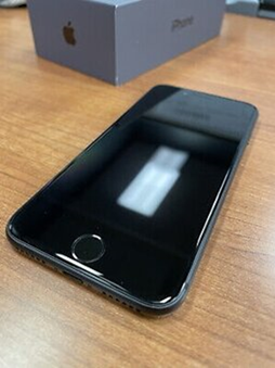 iPhone 8, 64 GB 2019, baterie 80% -PEKNY,neposkozen - 3