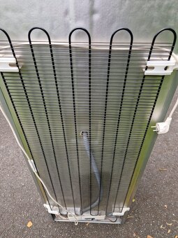 Lednice s mrazákem Beko stříbrná - 3