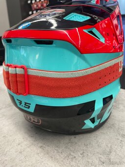 Leatt 7.5 helma - 3