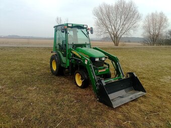 Jonh Deere 2720 s nakladačem - 3