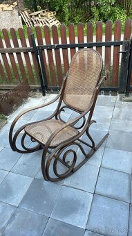 Houpaci kreslo Thonet - 3
