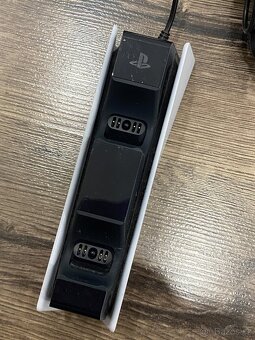 PLAYSTATION 5 s MECHANIKOU + 2x OVLADAČ + 2x HRA - 3