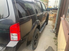 NISSAN PATHFINDER 2.5dci 7 míst - 3