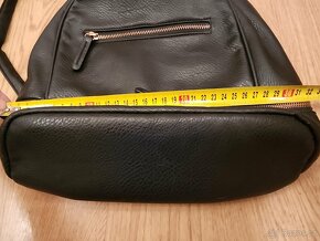 Prodám Dámský batoh se zlatými kovovými doplňky, Eko kůže - 3