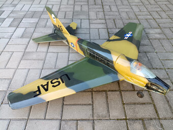 Starší rc letadlo vojenská stíhačka na spalovací motor - 3