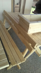 prodám lavice a stůl z masivu - 3