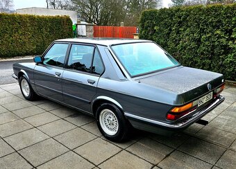 BMW 520i E28 - klasika v perfektním stavu - 3