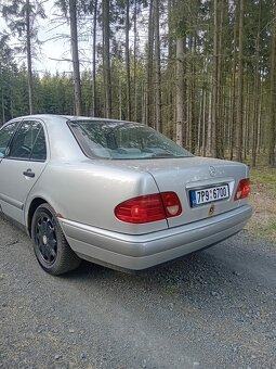 Mercedes benz E200 - 3