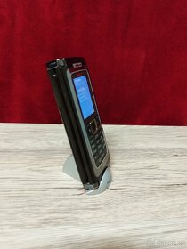 Nokia E90 + nabíječka - 3