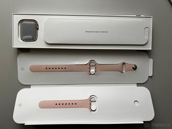 Apple Watch SE + 4 řemínky, původní balení, TOP STAV - 3