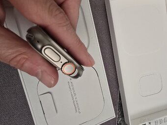 Apple Watch Ultra + Apple milánský tah z černého titanu - 3
