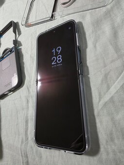 Prodám Samsung Galaxy Z Flip6 512GB - 3