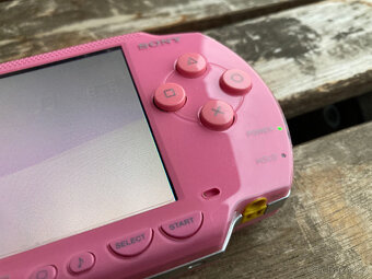 PSP v ružové barvě PSP v ružové barvě - 3