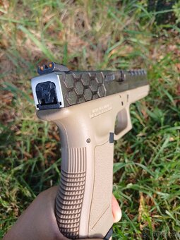 Castomizovanej glock 18 plyn - 3