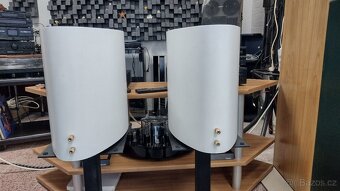 Biele reproduktory + stojany a reprokábel - 3