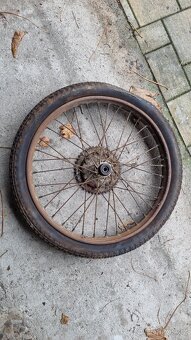 Zadní kolo pravděpodobně na MANET 90 (M-90) - 3