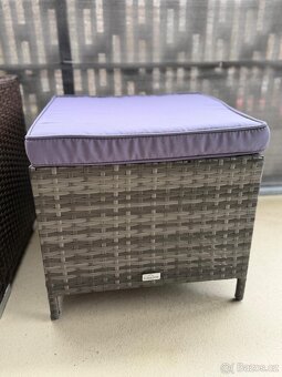 Dva “bobky” + stolek s uloznym prostorem - 3