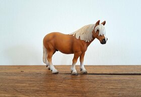 Schleich koně - skupina Haflinger koní - 3