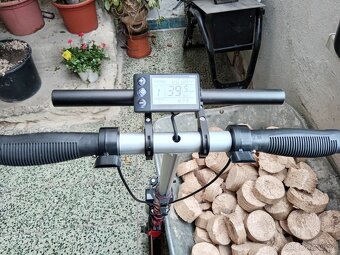Skládací elektro koloběžka - 3