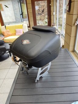 Horní kufr Kožený s Opěrkou na HD Sportster 883 - 3