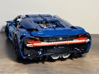 LEGO 42083 Bugatti Chiron - 3