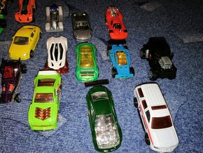 Autíčka Hot Wheels - 3