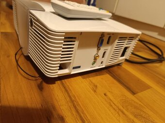projektor + lampy - 3
