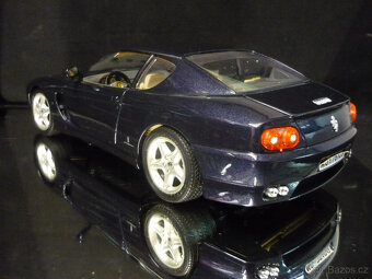 Ferrari 456 GT tmavě modré Bburago 1/18 - 3