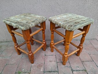 Dvě staré stoličky, taburety - 3