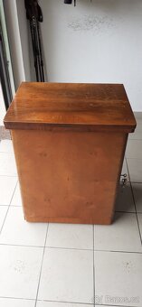 Šicí stroj zn. Lada včetně stolu - 3