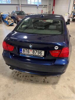 BMW E90 318D rok 2010 - 3