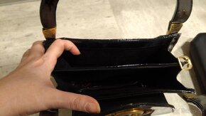 Černá lakovaná kabelka - 3