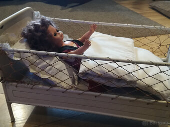 Stará kovová postýlka pro panenku - 3