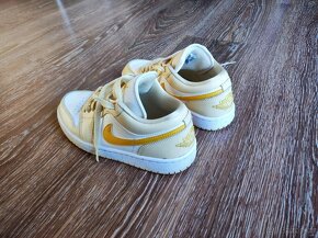 NIKE Air Jordan - velikost EUR 37,5 - 3