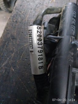 Renault kango 1.2i16V vstřikovací lišta 8200367230 - 3