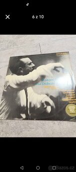 4500 různých gramofonových desek - 3