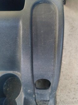 Octavia 2 středový panel s loketní opěrkou - 3