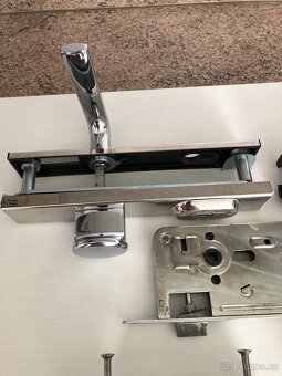 Dveřní kování rozteč 90 - 3