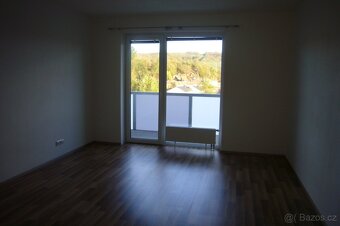 Pronájem bytu Ivančice 1+kk s parkovacím místem - 3