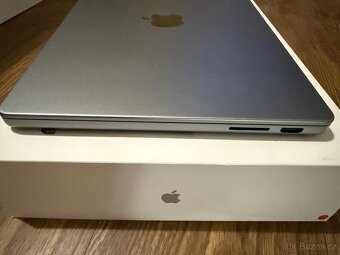 MacBook Pro 14,2", Apple M3, 4 cykly - 3