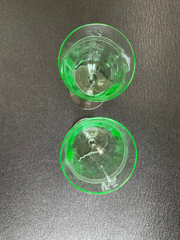2x starožitná sklenice na víno 100ml, uranové sklo - 3