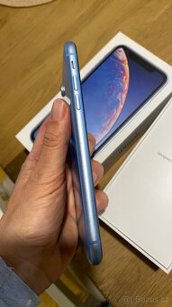 iPhone XR 64GB modrý, top stav - 3